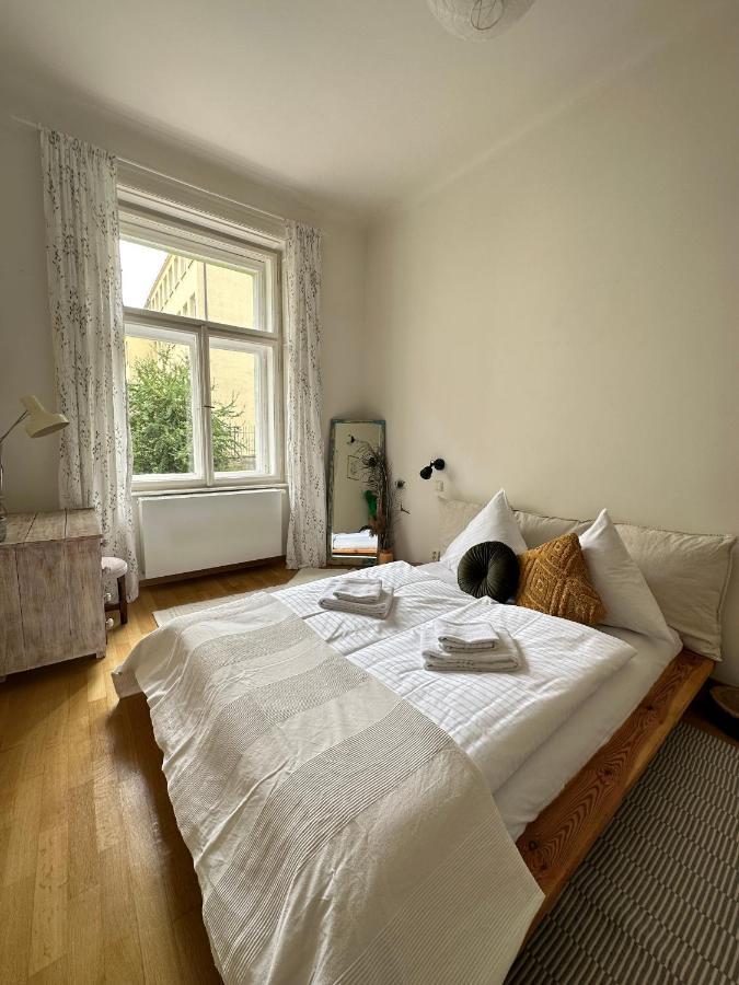 3bdr Bohemian Style Flat With Balcony Praga