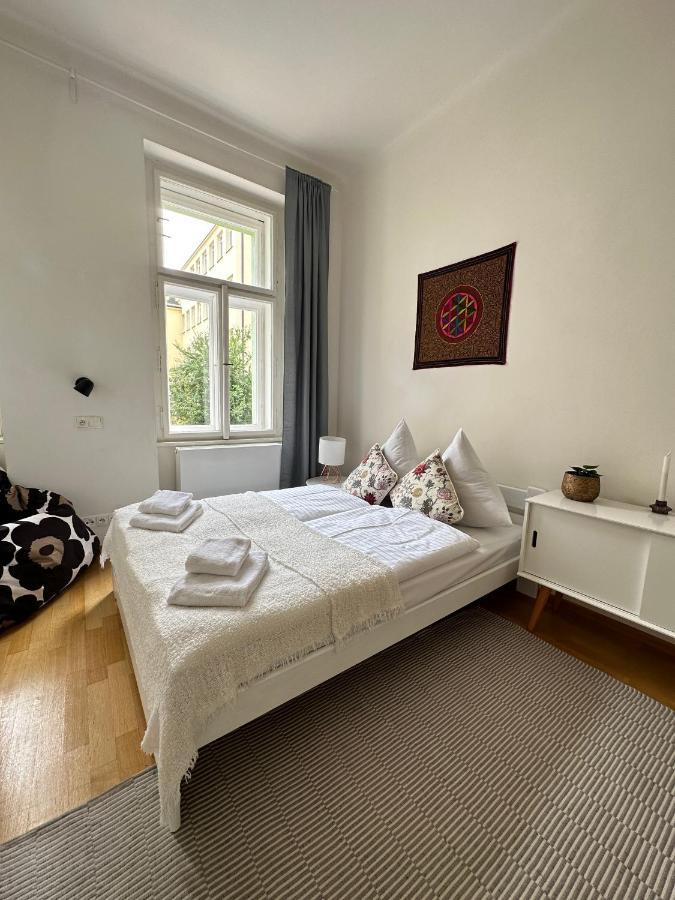 3bdr Bohemian Style Flat With Balcony Apartamento Praga