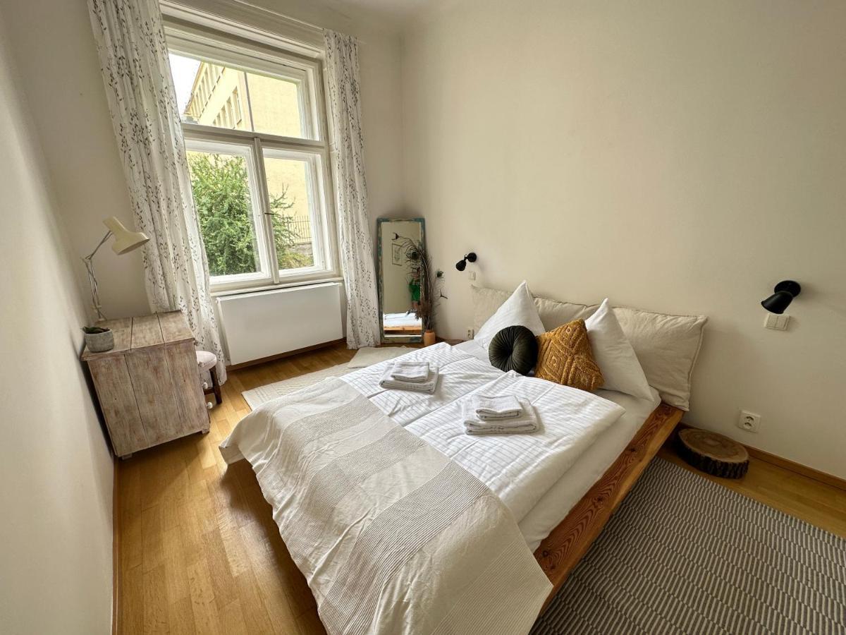 3bdr Bohemian Style Flat With Balcony Apartamento Praga